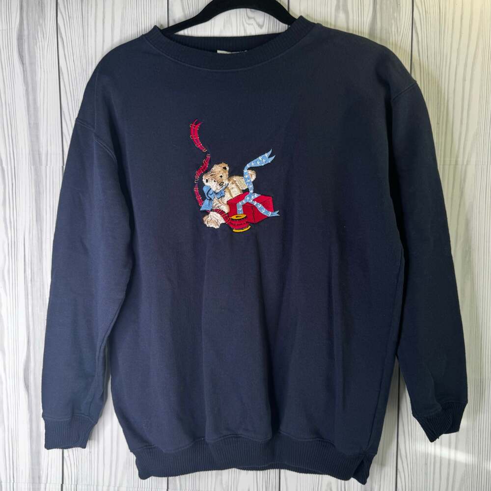 Vintage 90s Needle Threads USA Holiday Bear Gift Wreath Pullover Medium